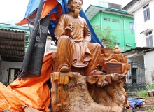 Bức tượng Nguyễn Du bằng gỗ hương lớn nhất Việt Nam