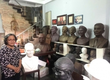 Thú chơi độc đáo: Vợ chồng điêu khắc gia tạc tượng đem tặng