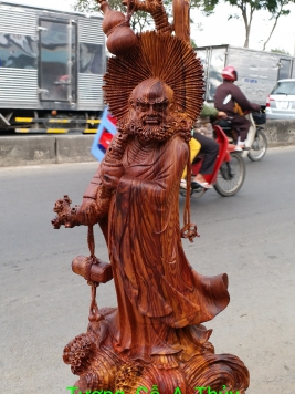 Đạt Ma Quá Hải.  Gỗ  Cẩm Chỉ ...  Vân đỉnh  .  kt 81cm 32cm 22cm 