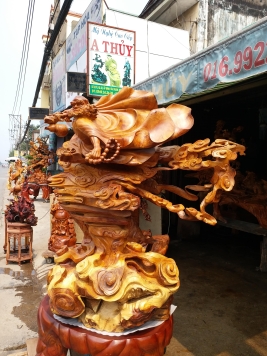 ĐAT MA SƯ TỔ. DÁNG BAY . GỖ HƯƠNG VIỆT NAM. KT 182cm 110cm 86cm 