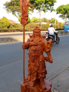 QUAN CÔNG CHẤN ẢI GỖ HƯƠNG ĐỎ . kt 120cm 52cm 30cm .. Cả đao cao 167cm