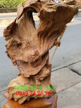 Đạt Ma Đi Quyền .  gỗ Ngọc Am  thơm khắp xóm .  kt 62cm 45cm 30cm 