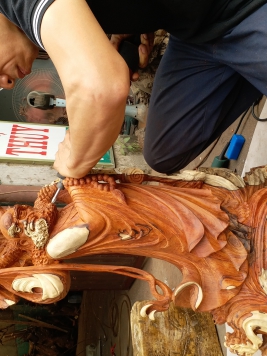 Đạt Ma Quá Hải gỗ Cẩm chỉ . kt 82cm 46cm 30cm 