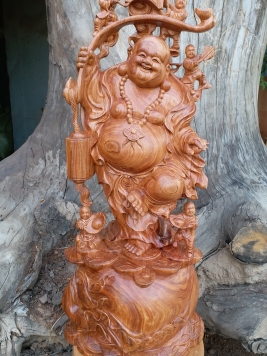 Di Lạc đứng bao tiền. Gỗ Hương Đá . kt 80cm 35cm 32cm 