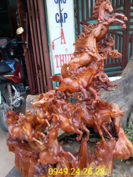 Bắt Mã phi thiên... Gỗ Hương Việt.  Kt 126cm 96cm 56cm 