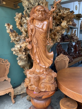 Đạt Ma Quá Hải gỗ gõ đỏ. Kt 172cm 65cm 55cm 