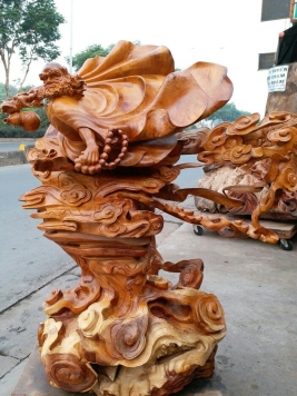 Đạt ma bay - Gỗ Hương - 136cm x 110cm x 86cm