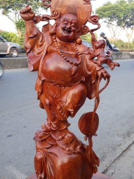 Di Lạc đứng bao tiền - Gỗ Hương - 80cm x 34cm x 17cm