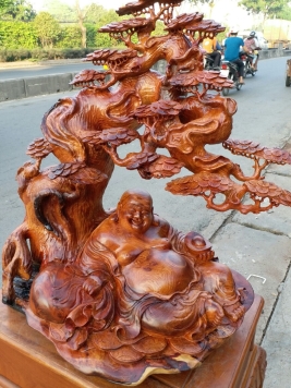 Di lặc ngồi gốc tùng - Gỗ hương - 72cm x 62cm x 42cm