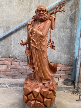 Đạt Ma Sư Tổ. Gỗ gõ đỏ pachy. Kt : 160cm 52cm 48cm 