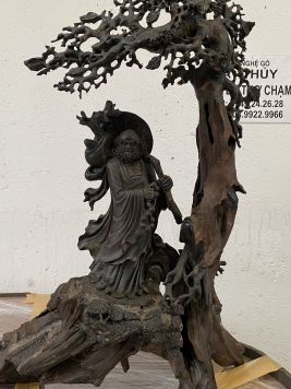 Đạt Ma du xuân . Gỗ mun sừng quy hiếm  . Kt 74cm 46cm 20cm 