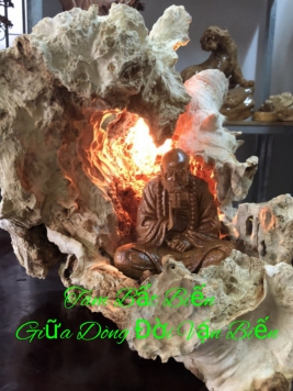 Đạt Ma  ngồi thiền....