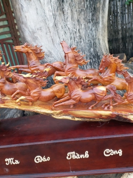 Mã đáo thành công...gỗ Hương Việt.  Kt 140cm 66cm 26cm 