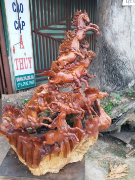 Bắt Mã phi thiên... Gỗ Hương Việt.  Kt 126cm 96cm 56cm 