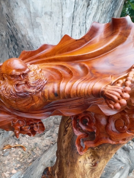 Đạt Ma bay gỗ Hương...kt 115cm 60cm 42cm 