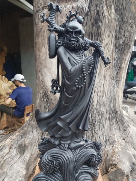 Đạt Ma Quá Hải.  Gỗ Mun Đen... quý hiếm.  Kt 92cm 38cm 32cm 