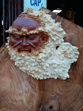 Điện Tổ gỗ nu Nghiến 