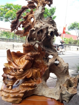 Đạt Ma múa võ - Gỗ Pơ mu - 90cm x 68cm x 32cm