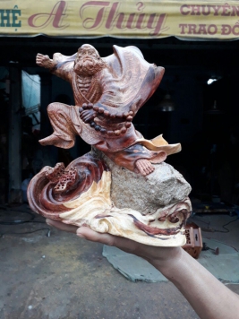 Đạt ma ôm đá để bàn - Gỗ hương