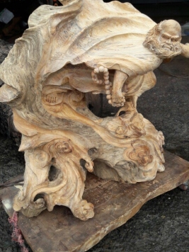 Đạt Ma - Gỗ pơ mu - 86cm - 76cm - 36cm