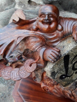 Di Lặc ôm bé - Gỗ cẩm